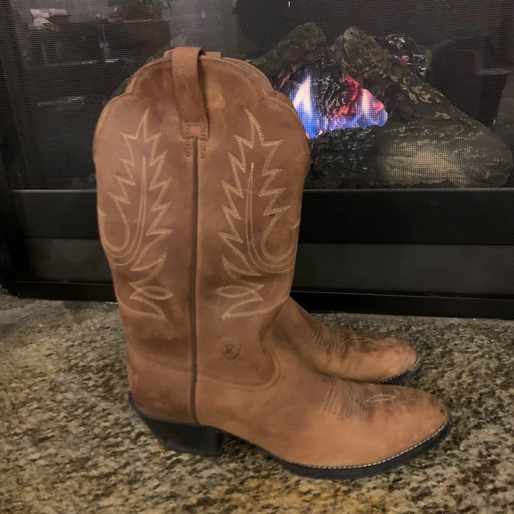 Ariat western boots size 8